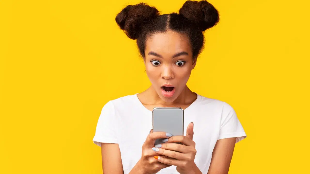 La fin du SMS approche découvrez comment Free et Bouygues révolutionnent la messagerie sur iPhone La fin du SMS approche découvrez comment Free et Bouygues révolutionnent la messagerie sur iPhone