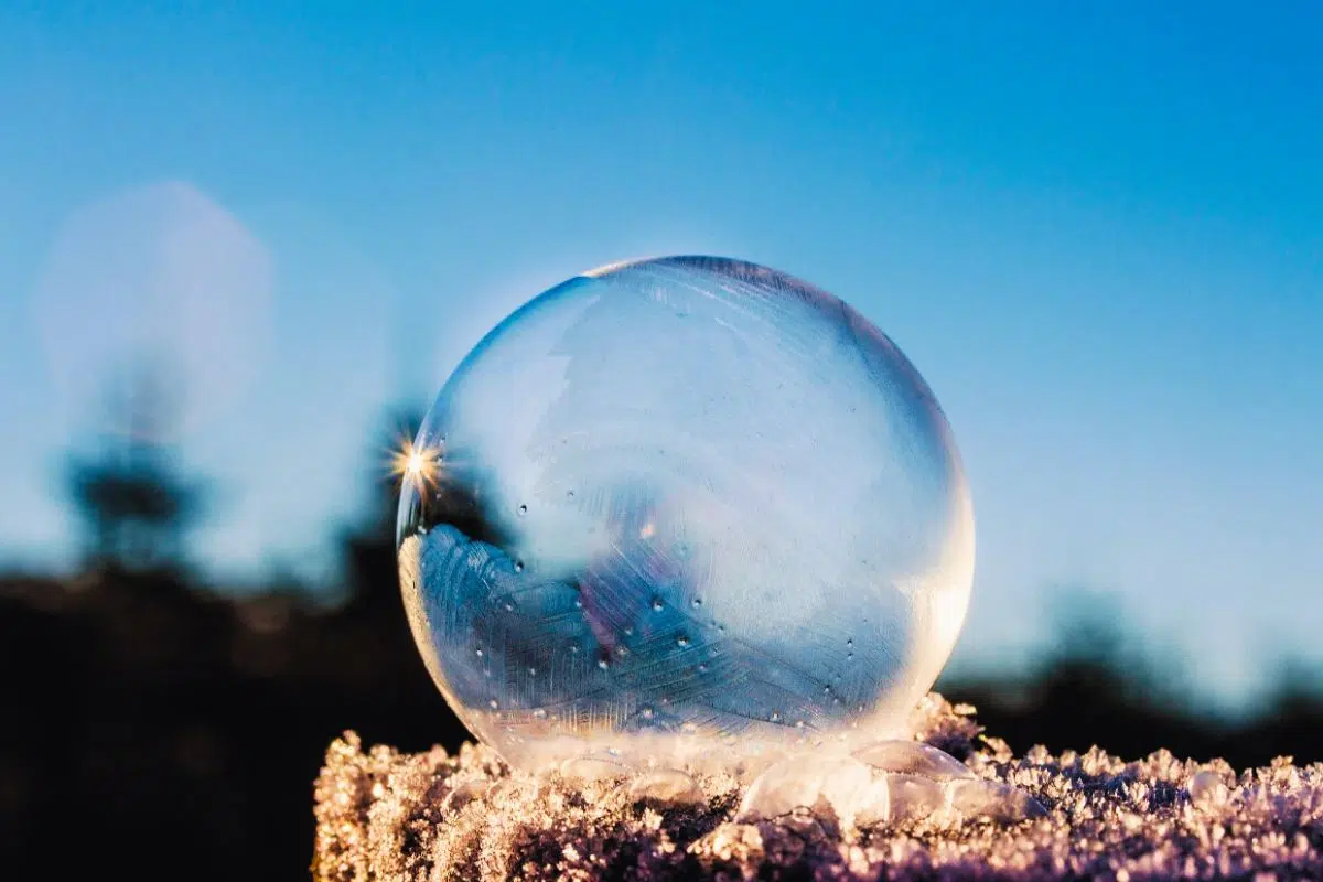 Découverte de mystérieuses bulles dans l'Antarctique qui prouvent que les scientifiques avaient tort sur le réchauffement climatique Découverte de mystérieuses bulles dans l'Antarctique qui prouvent que les scientifiques avaient tort sur le réchauffement climatique