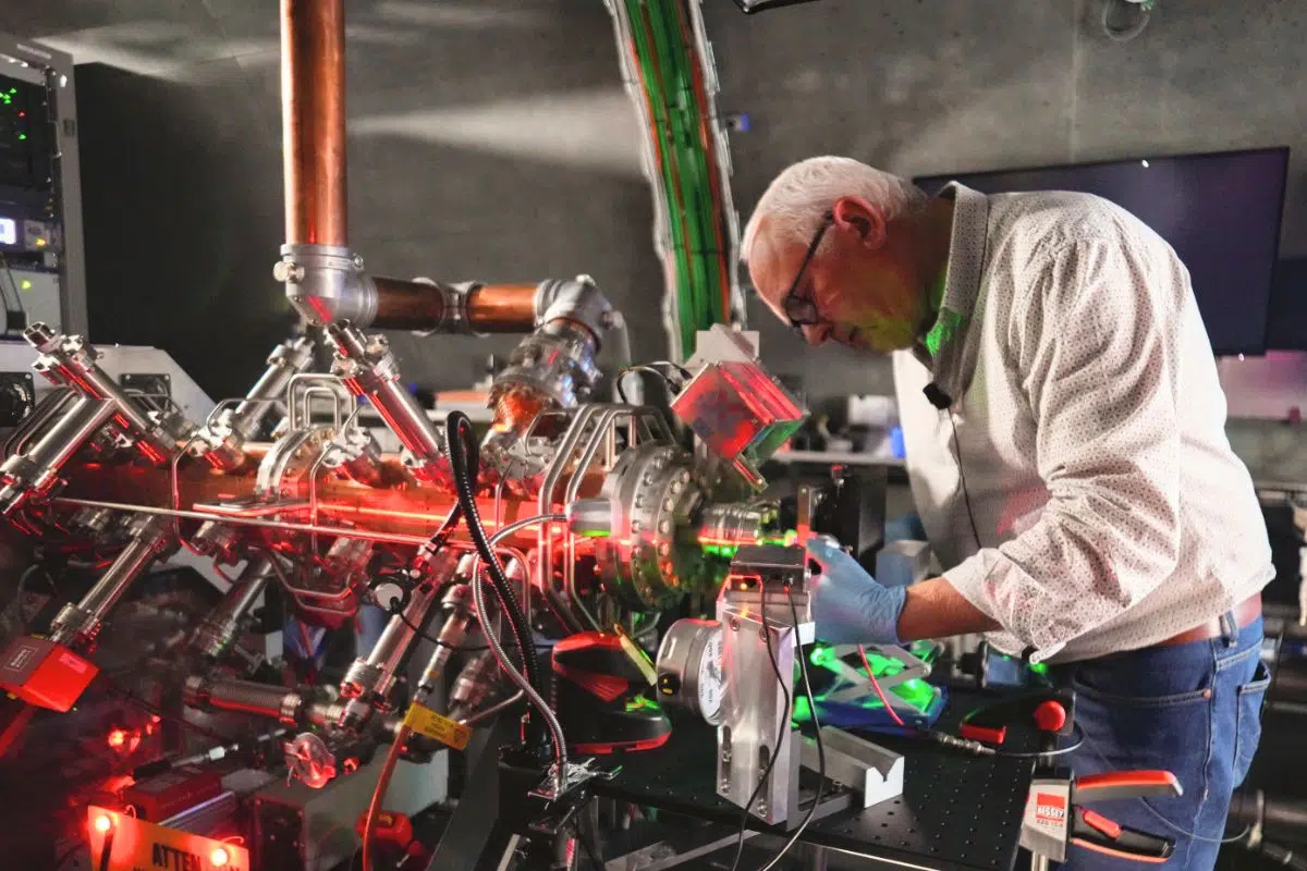 Le CERN donne vie à une version miniature du plus grand accélérateur de particules du monde pour une application concrète dans l’archéologie Le CERN donne vie à une version miniature du plus grand accélérateur de particules du monde pour une application concrète dans l’archéologie