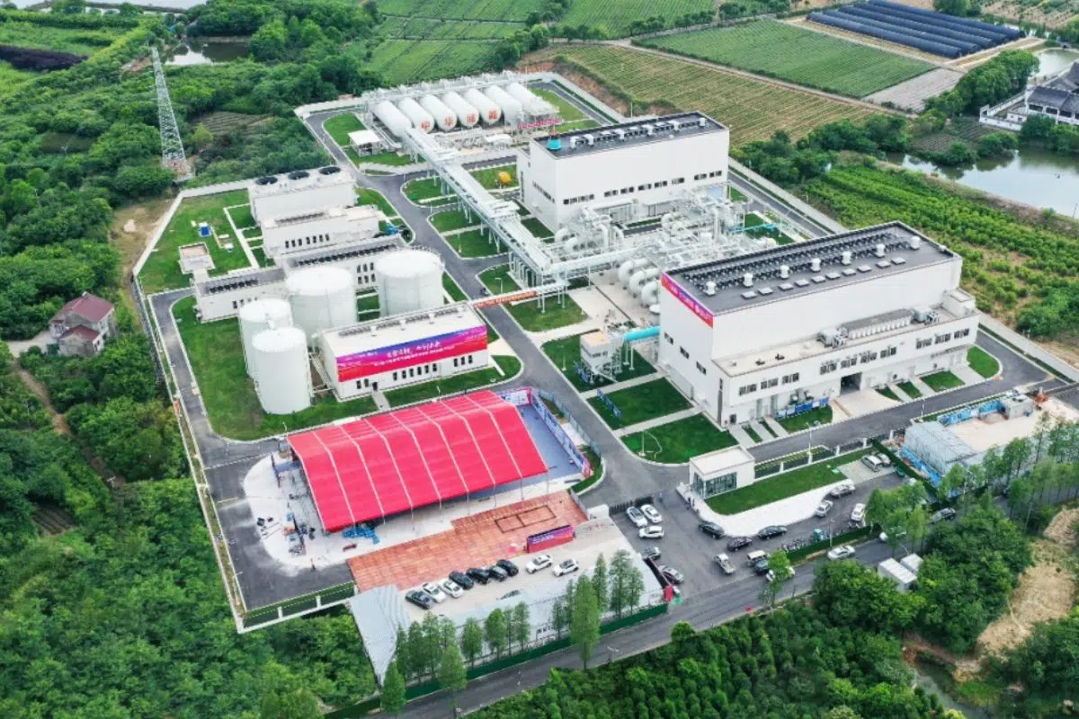 La Chine bat un nouveau record mondial avec ce site de stockage d'énergie qui utilise une méthode très particulière : l’air comprimé La Chine bat un nouveau record mondial avec ce site de stockage d'énergie qui utilise une méthode très particulière : l’air comprimé