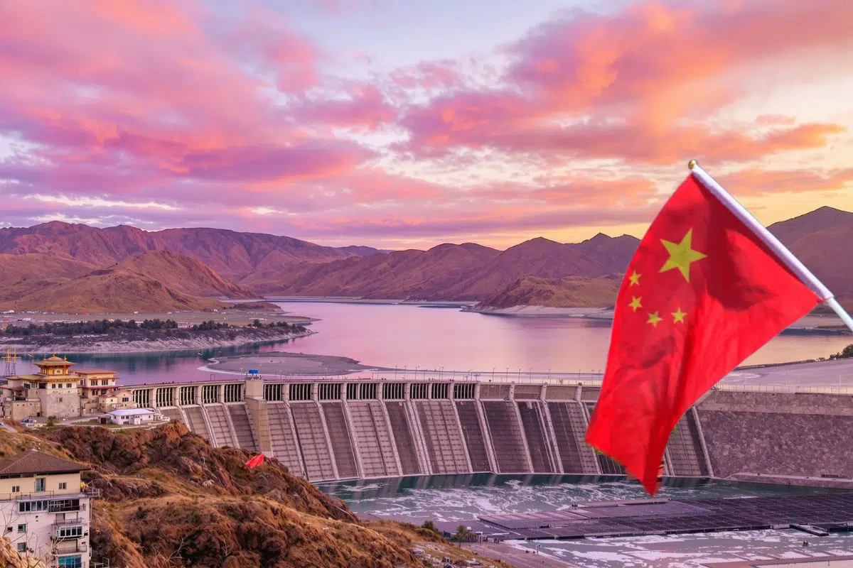 Avec 131,5 milliards d'euros, ce sera le projet le plus cher de l'histoire de la Chine et il pourrait alimenter 2x la France entière en électricité Avec 131,5 milliards d'euros, ce sera le projet le plus cher de l'histoire de la Chine et il pourrait alimenter 2x la France entière en électricité