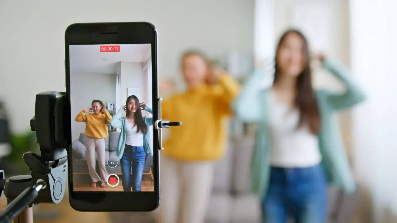 TikTok et les jeunes une addiction silencieuse qui menace leur avenir TikTok et les jeunes une addiction silencieuse qui menace leur avenir