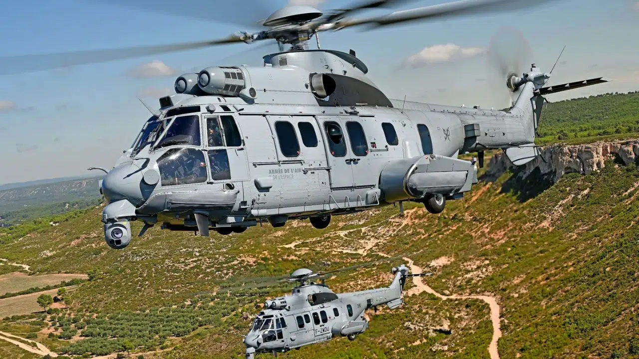 Airbus Deux nouveaux hélicoptères H225M livrés à la DGA, Direction Générale de l'Armement Airbus Deux nouveaux hélicoptères H225M livrés à la DGA, Direction Générale de l'Armement
