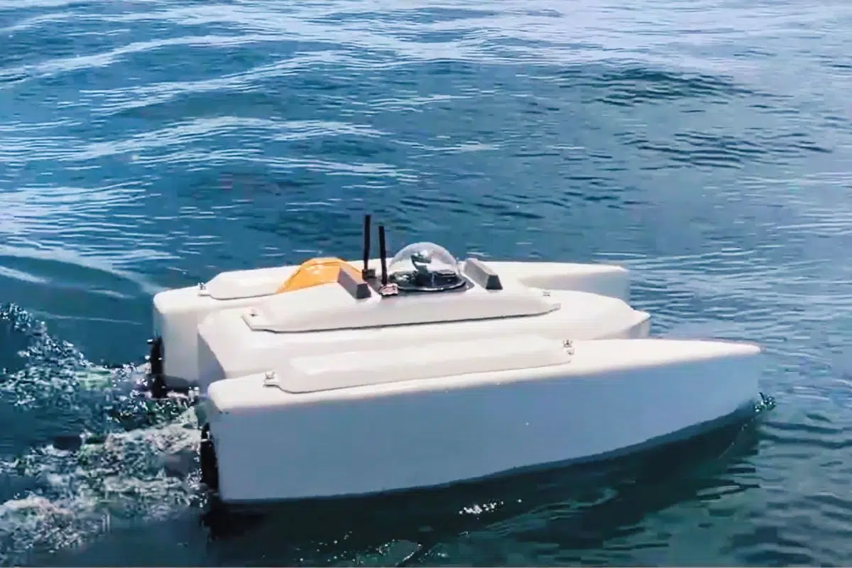 Le carburant de ce bateau est une grande première dans l'Histoire puisqu'il peut fonctionner pendant 1 heure avec 500 ml d'eau Le carburant de ce bateau est une grande première dans l'Histoire puisqu'il peut fonctionner pendant 1 heure avec 500 ml d'eau