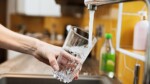 La majorité des microplastiques présents dans l'eau potable sont plus petits que la limite de 20 μm fixée par la méthodologie de l'UE pour la qualité de l'eau potable