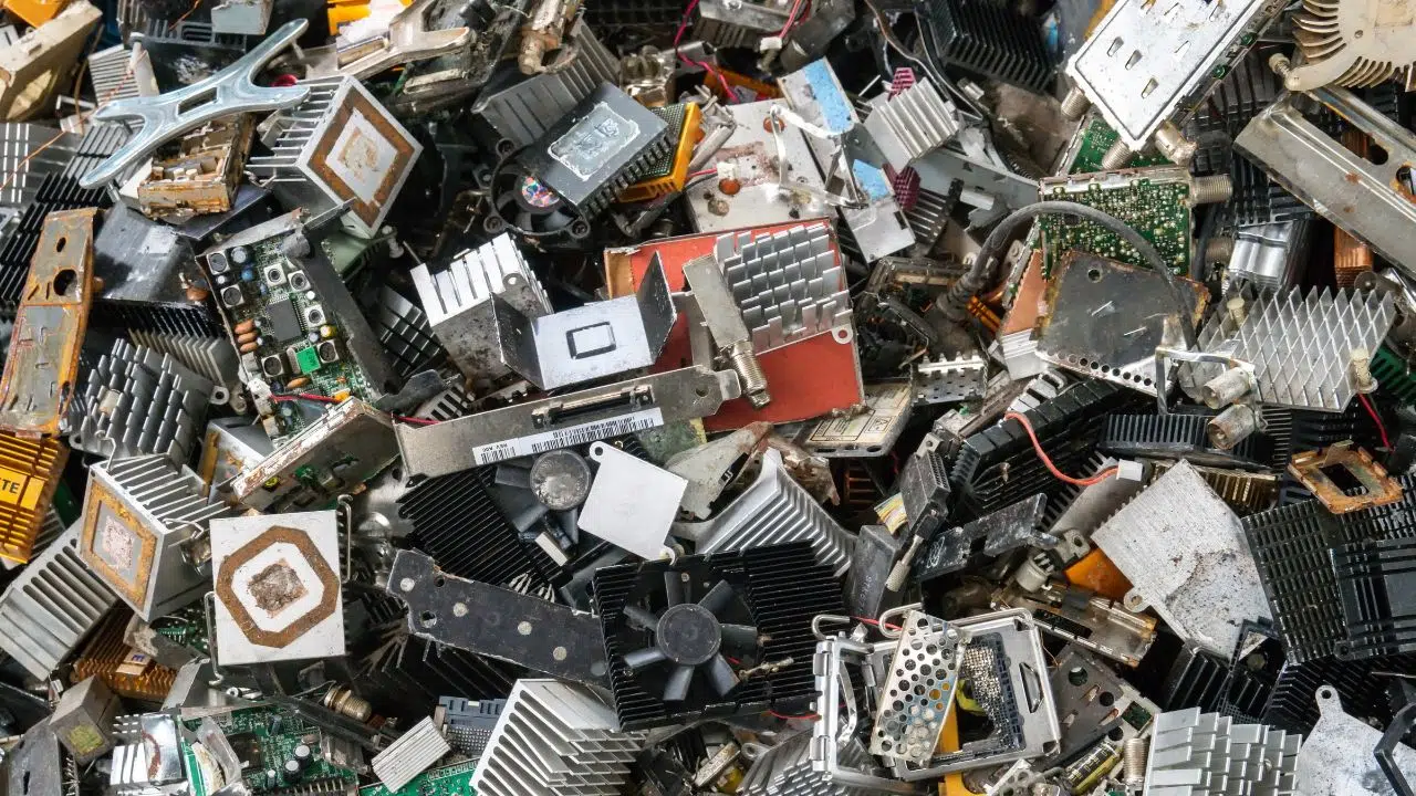 Récupérer 99,9 % de l’or des e-déchets une méthode propre et efficace Récupérer 99,9 % de l’or des e-déchets une méthode propre et efficace