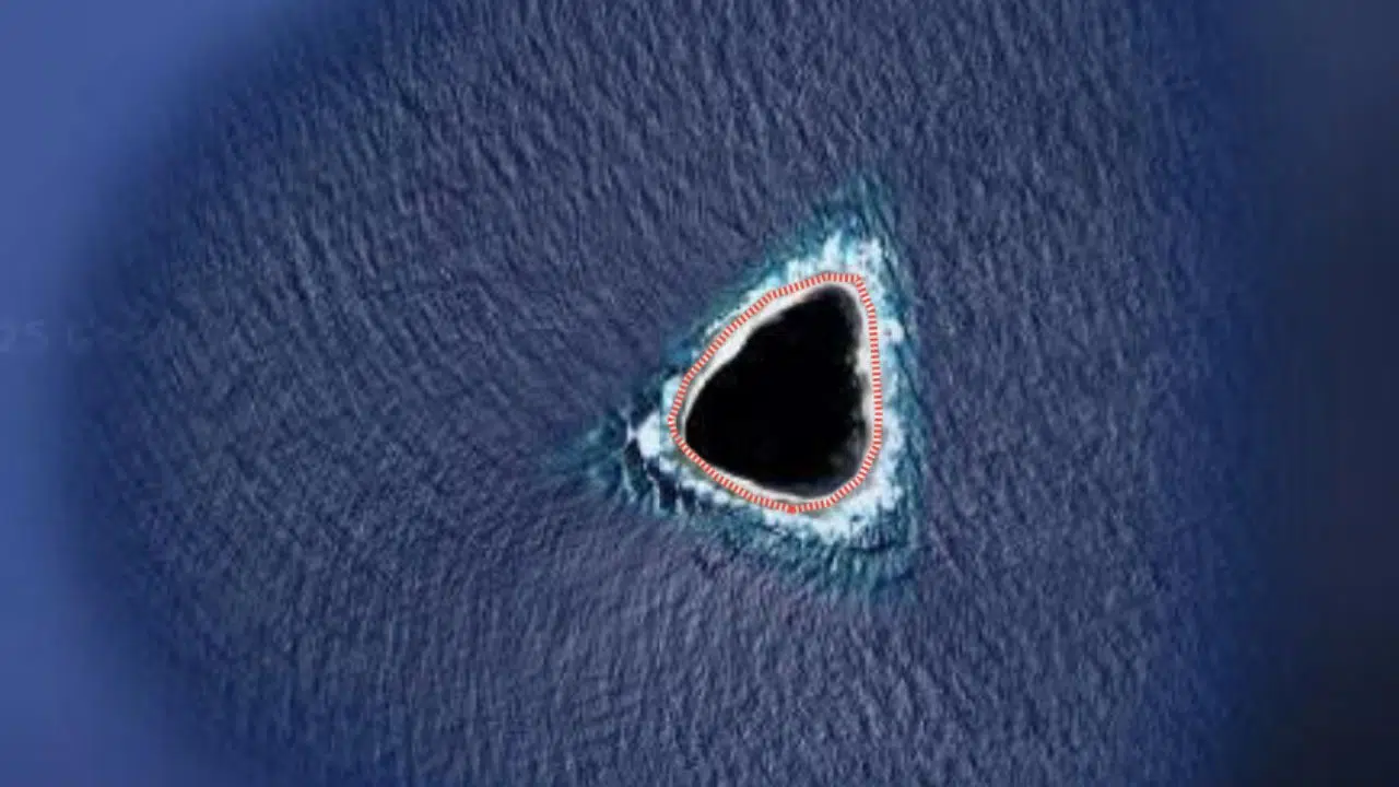Google maps La vérité sur le mystérieux trou noir au milieu du Pacifique Google maps La vérité sur le mystérieux trou noir au milieu du Pacifique