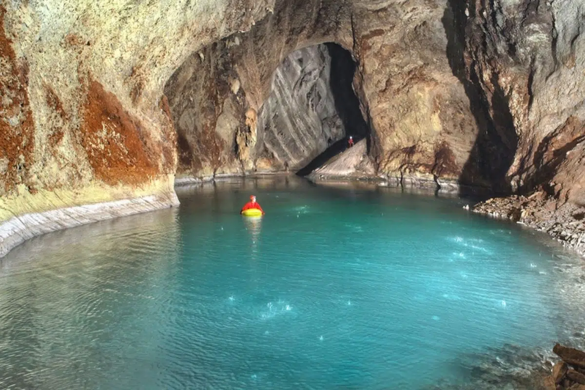 Ce petit pays d'Europe du Sud vient d'inscrire un nouveau record naturel à la liste avec la découverte du plus grand lac thermal souterrain du monde