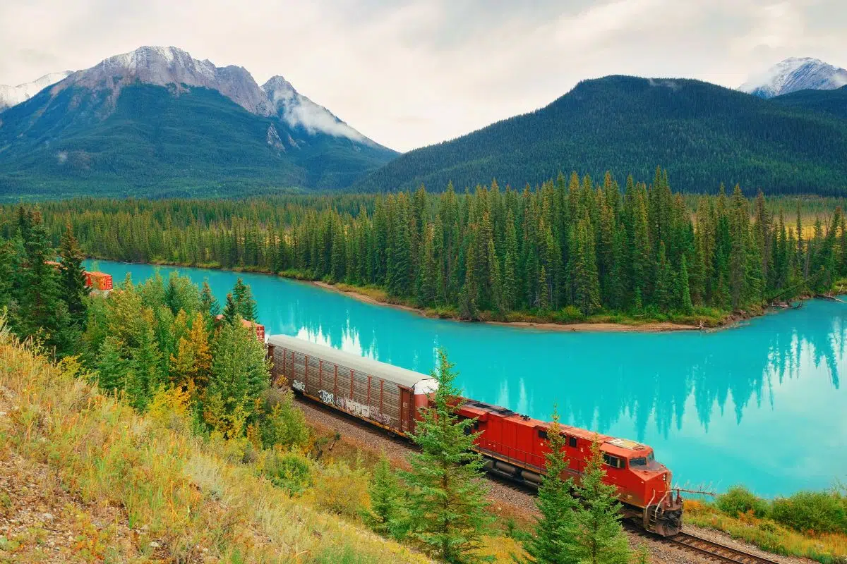 La France va exporter son savoir-faire sur un projet à 2,6 milliards d'euros pour une nouvelle ligne TGV au Canada sur l’axe Toronto / Québec La France va exporter son savoir-faire sur un projet à 2,6 milliards d'euros pour une nouvelle ligne TGV au Canada sur l’axe Toronto / Québec