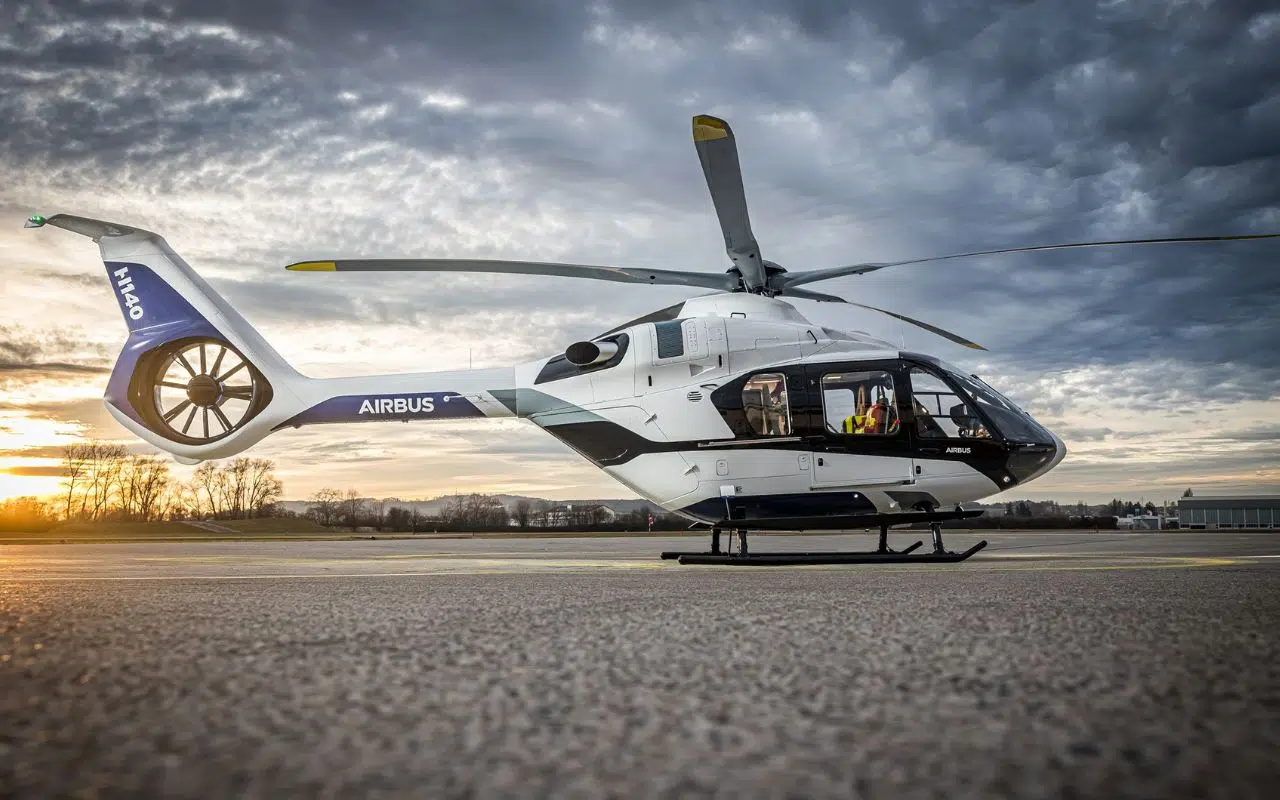 Airbus Helicopters dévoile le H140, un bimoteur léger aux performances remarquables Airbus Helicopters dévoile le H140, un bimoteur léger aux performances remarquables