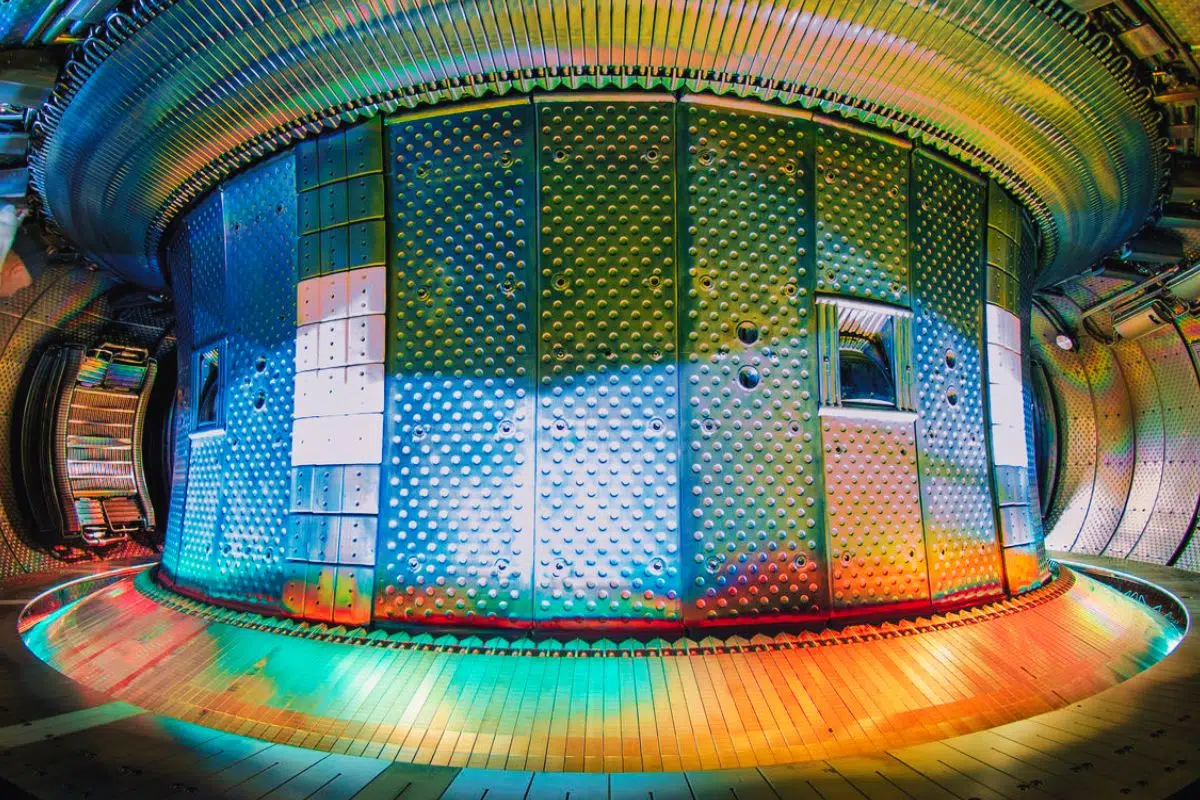 Après la France en Février, c'est à la Corée du Sud de marquer l'Histoire de la fusion avec un modèle 1000X plus rapide pour les simulations autour du plasma Après la France en Février, c'est à la Corée du Sud de marquer l'Histoire de la fusion avec un modèle 1000X plus rapide pour les simulations autour du plasma