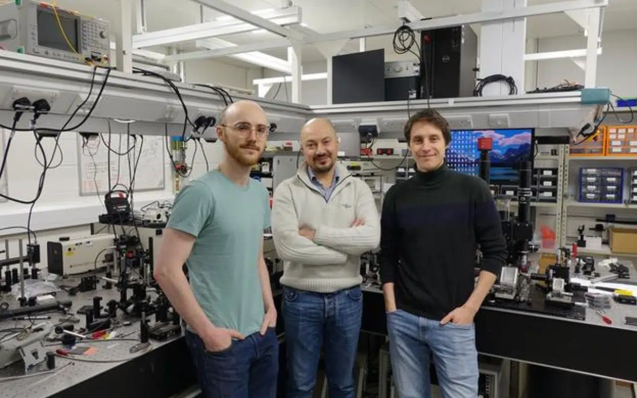 Photonique une quatrième dimension découverte dans la manipulation de la lumière par cette équipe de chercheurs Photonique une quatrième dimension découverte dans la manipulation de la lumière par cette équipe de chercheurs