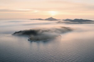Cette île de Méditerranée n'existe pas… Du moins pas de manière régulière au point qu'on a longtemps cru à une légende