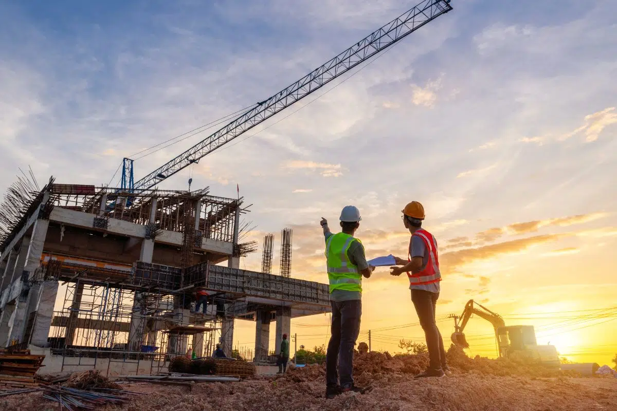 Le champion français de la construction va réaliser l'impensable : créer ex nihilo en un temps record un circuit de 110 000 places pour le futur grand prix de Madrid Le champion français de la construction va réaliser l'impensable : créer ex nihilo en un temps record un circuit de 110 000 places pour le futur grand prix de Madrid