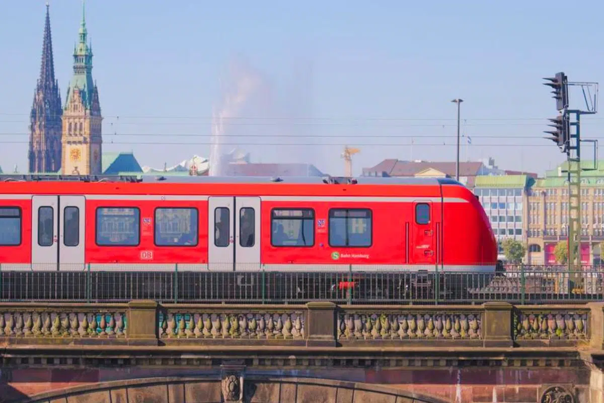 Le champion français du rail décroche un contrat de prestige avec la 2e plus grande ville d'Allemagne pour la modernisation de son réseau Le champion français du rail décroche un contrat de prestige avec la 2e plus grande ville d'Allemagne pour la modernisation de son réseau