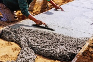 Cette invention française indispensable à la construction a 200 ans mais c’est la première fois qu’une variante permettrait de la rendre « réellement » plus verte