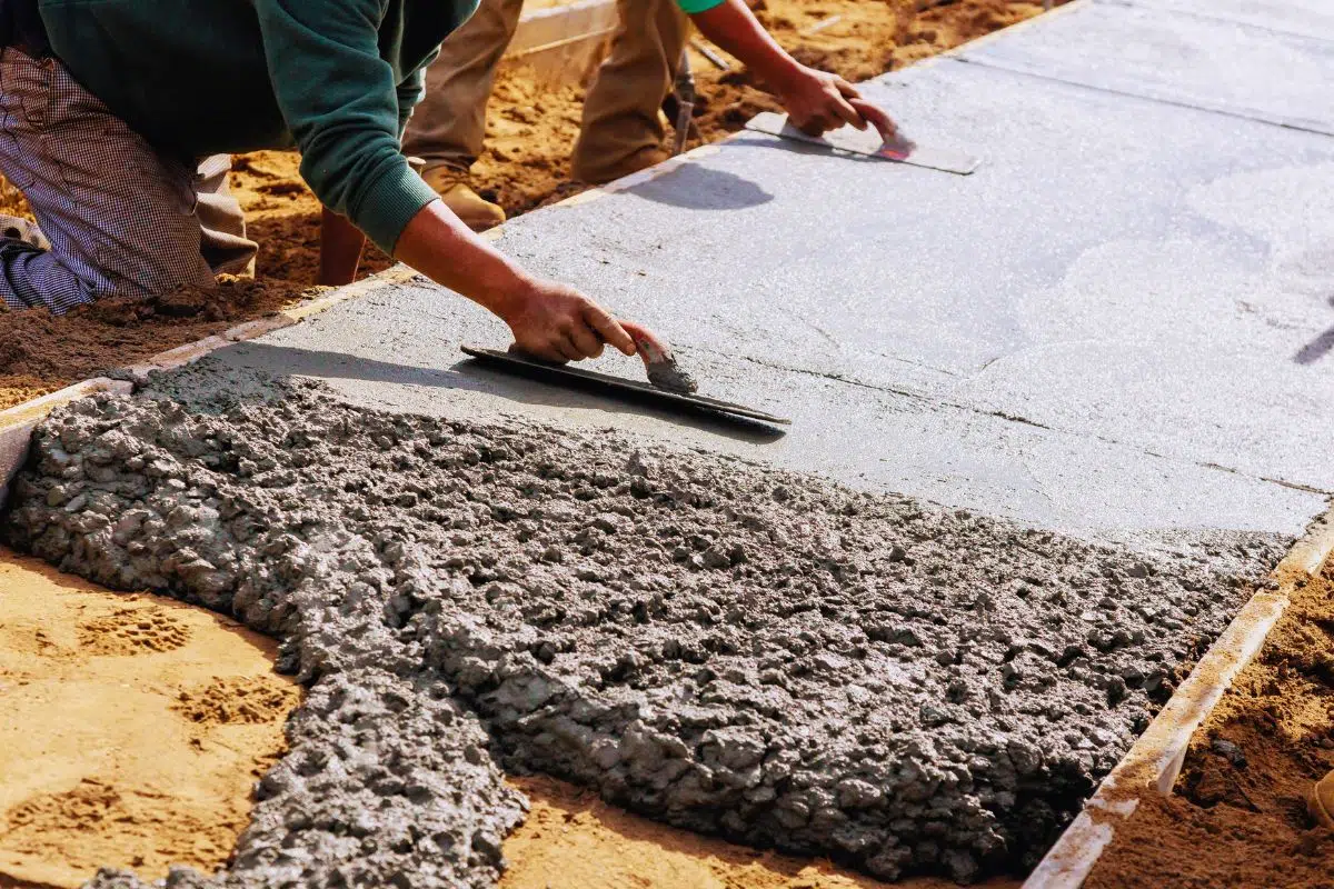 Cette invention française indispensable à la construction a 200 ans mais c’est la première fois qu’une variante permettrait de la rendre « réellement » plus verte Cette invention française indispensable à la construction a 200 ans mais c’est la première fois qu’une variante permettrait de la rendre « réellement » plus verte