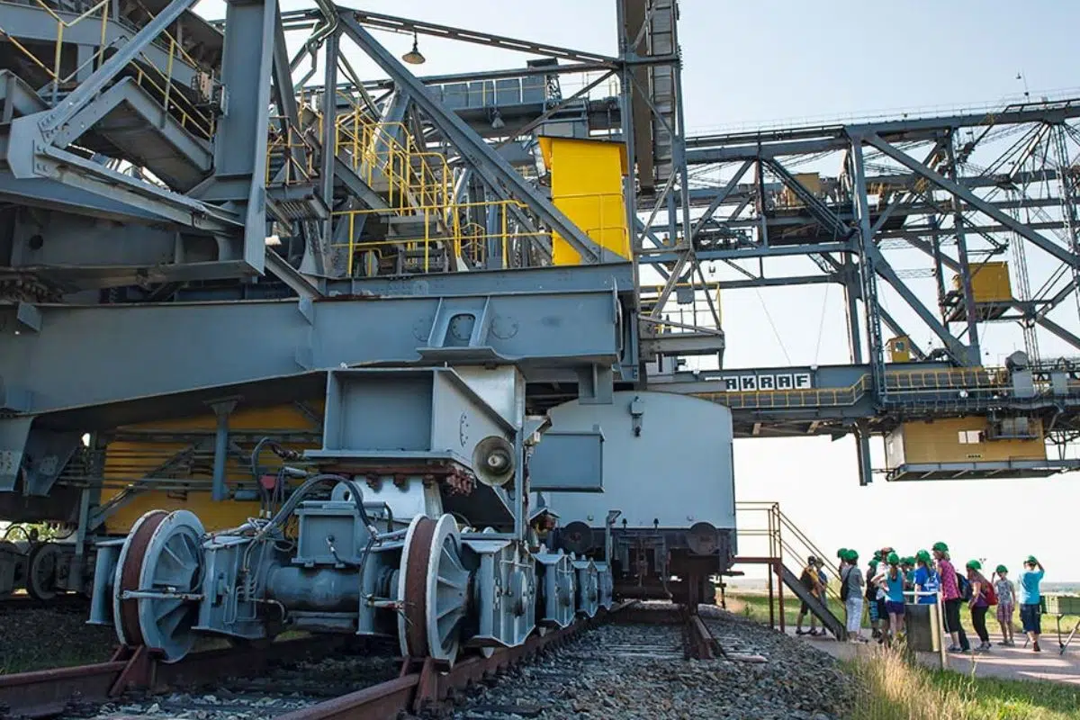 Ce pays qui joue la carte de l’écologie aujourd’hui construisait des monstres de 13 600 tonnes comme cette « Tour Eiffel couchée » il y a encore 30 ans Ce pays qui joue la carte de l’écologie aujourd’hui construisait des monstres de 13 600 tonnes comme cette « Tour Eiffel couchée » il y a encore 30 ans