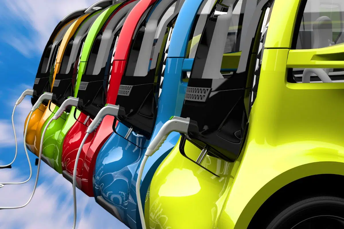 Vous avez beau les détester mais les voitures électriques représenteront une vente sur 4 cette année et 2 sur 5 en 2030