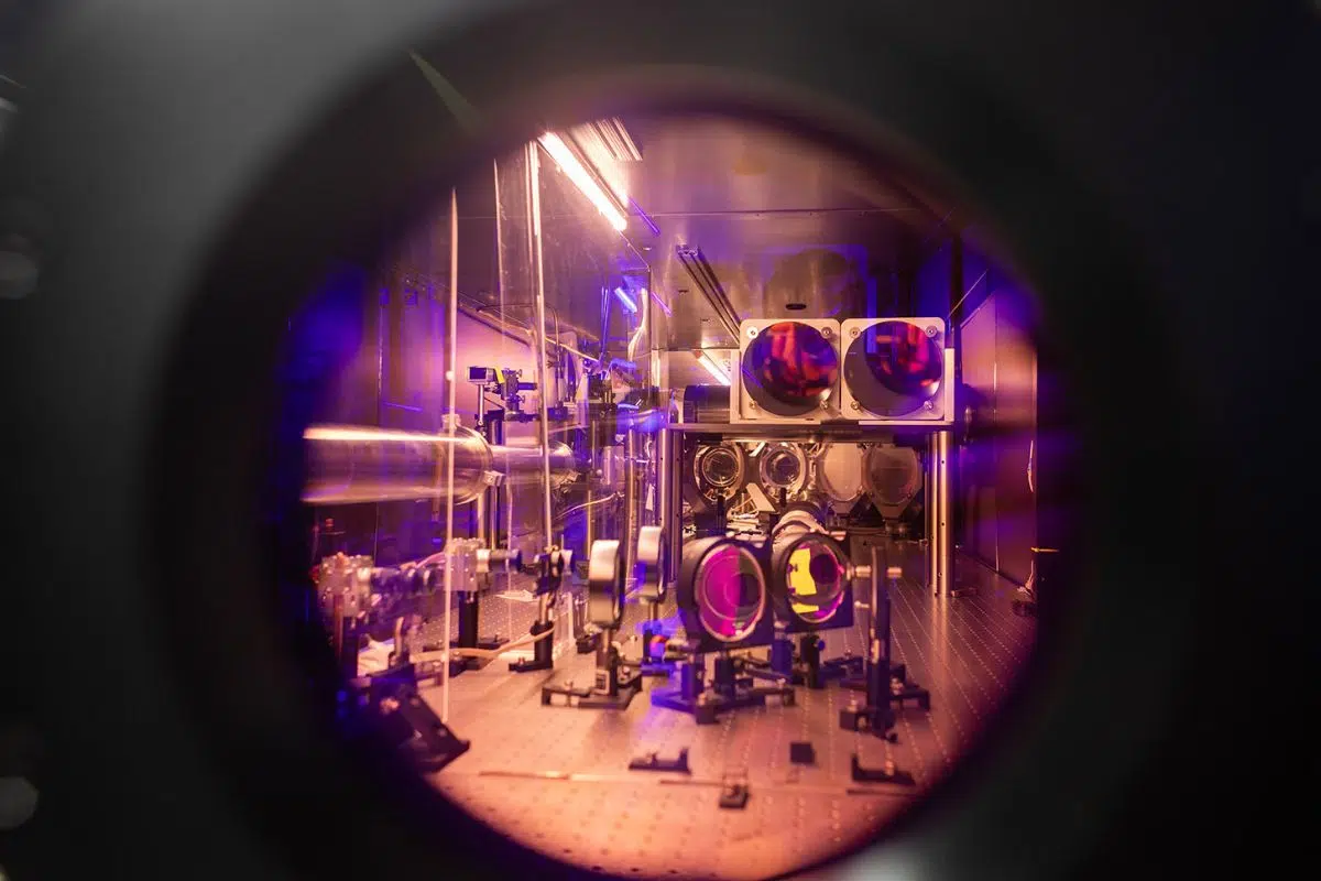 Des chercheurs américains font tomber la foudre de ZEUS sur terre avec un nouveau record du laser le plus brillant de l'Histoire Des chercheurs américains font tomber la foudre de ZEUS sur terre avec un nouveau record du laser le plus brillant de l'Histoire