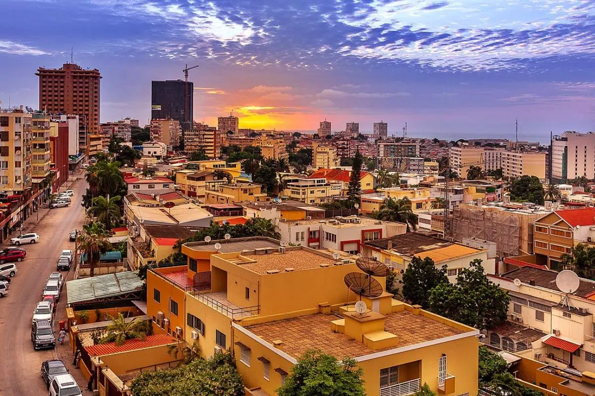 Un contrat de 100 millions d'euros et un Un contrat de 100 millions d'euros et un