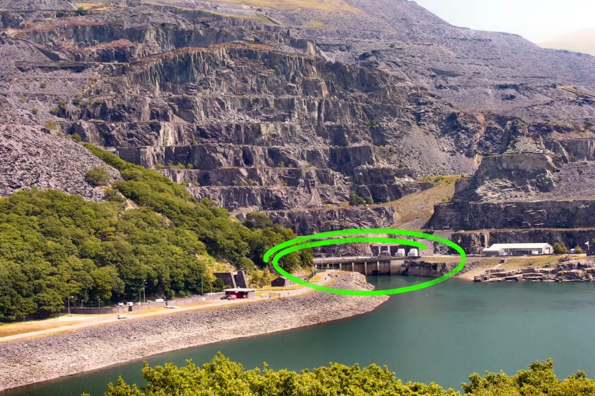 Ce vieux briscard est encore à 40 ans un des piliers stratégiques du plan énergétique britannique sans lequel le pays craindrait des coupures de courant Ce vieux briscard est encore à 40 ans un des piliers stratégiques du plan énergétique britannique sans lequel le pays craindrait des coupures de courant