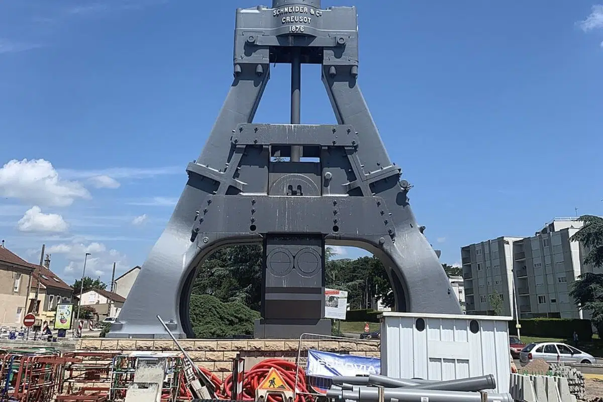 La France va battre un record avec ce monstre gros comme 2x la tour Eiffel et qui s'annonce comme la plus grande forge du monde La France va battre un record avec ce monstre gros comme 2x la tour Eiffel et qui s'annonce comme la plus grande forge du monde