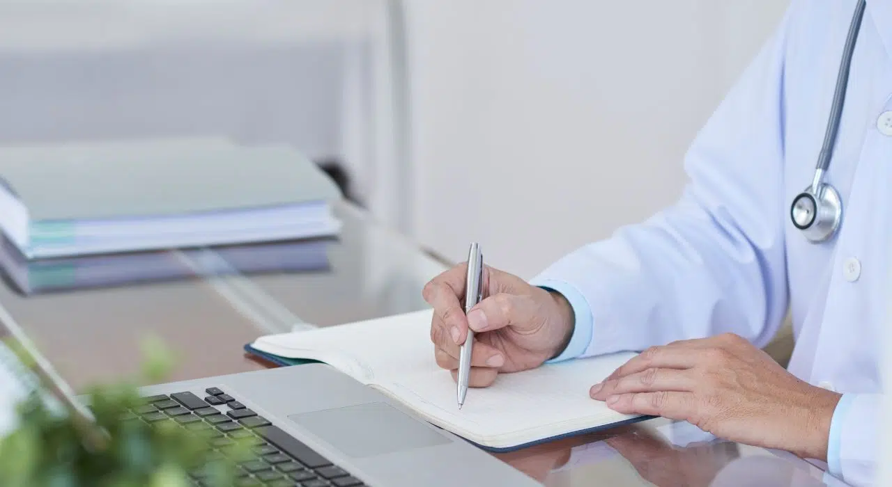 Paradoxe historique la fermeture d'écoles de médecine aux États-Unis a entraîné une baisse de la mortalité infantile, de la mortalité non infantile et de la mortalité totale au début du 20e siècle Paradoxe historique la fermeture d'écoles de médecine aux États-Unis a entraîné une baisse de la mortalité infantile, de la mortalité non infantile et de la mortalité totale au début du 20e siècle