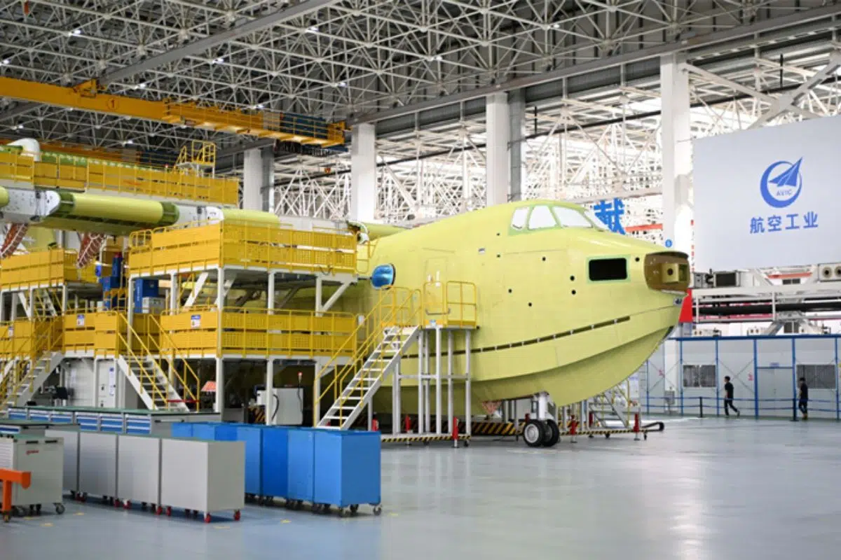 Après 15 ans d'attente la Chine lance ENFIN la production en série de ce colosse plus grand qu'un Boeing 737 et capable d'amerrir comme un canard Après 15 ans d'attente la Chine lance ENFIN la production en série de ce colosse plus grand qu'un Boeing 737 et capable d'amerrir comme un canard