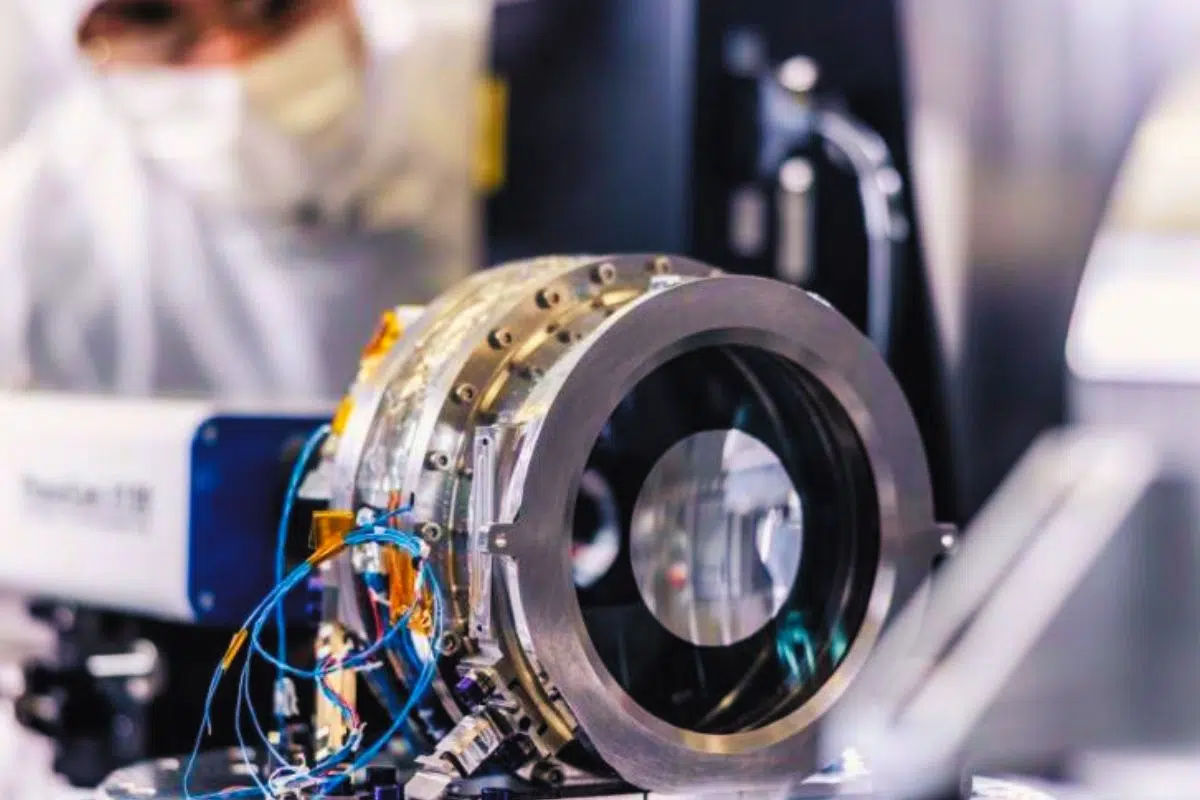 Le français Safran franchit un nouveau palier technologique avec le SEEING 130 Wide et rejoint un cercle très fermé : celui des producteurs d'imageurs spatiaux Le français Safran franchit un nouveau palier technologique avec le SEEING 130 Wide et rejoint un cercle très fermé : celui des producteurs d'imageurs spatiaux