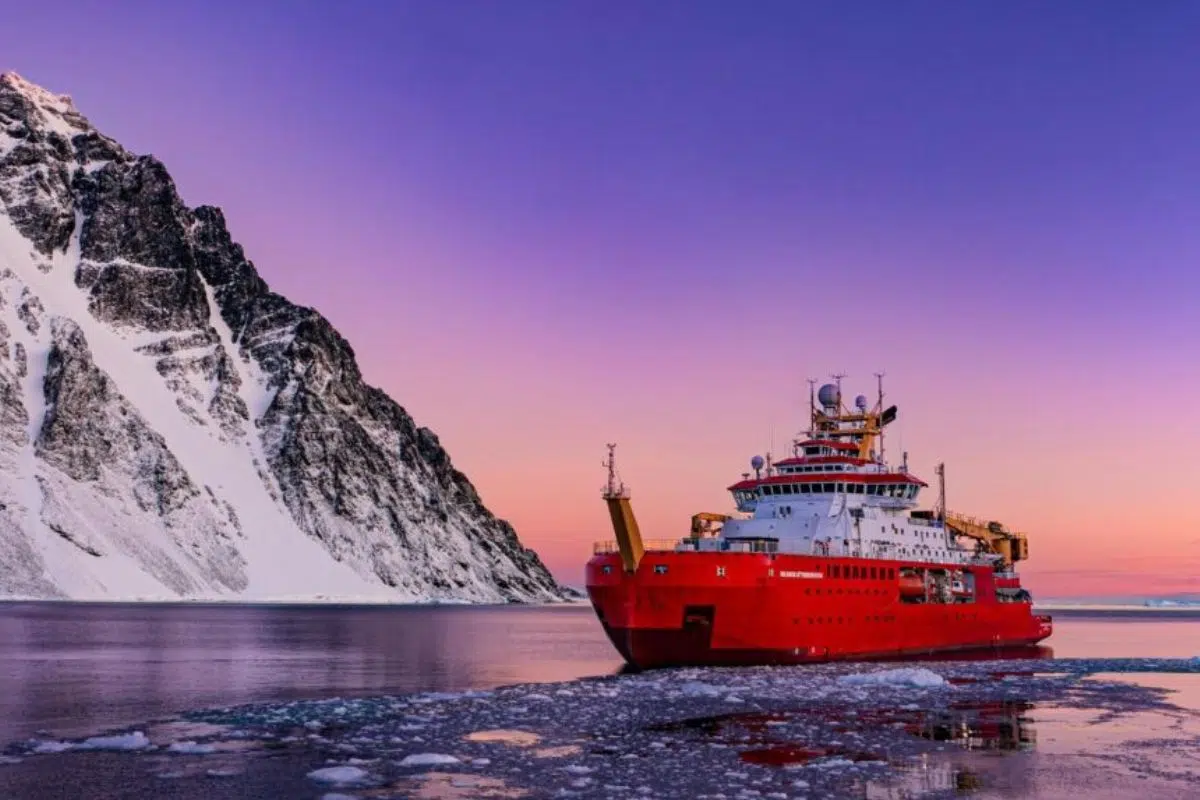 Ce navire britannique a coûté 260 millions d'euros mais c’est un des seuls au monde à être capable de braver l'hiver antarctique pour faire progresser la science Ce navire britannique a coûté 260 millions d'euros mais c’est un des seuls au monde à être capable de braver l'hiver antarctique pour faire progresser la science