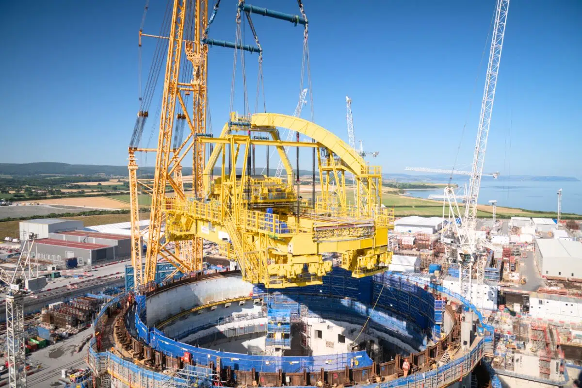 EDF vient d'utiliser la plus grande grue du monde pour poser un EDF vient d'utiliser la plus grande grue du monde pour poser un