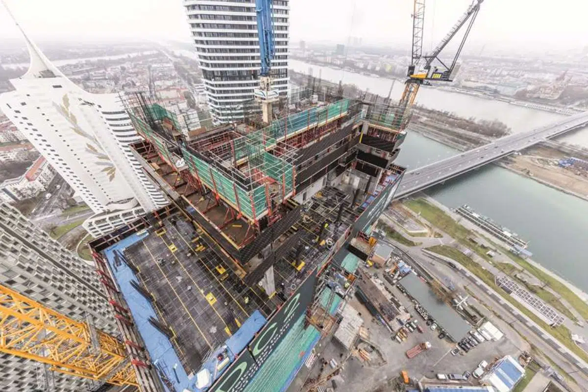 La 2e tour d'Autriche en taille avec 174 mètres sera la première en Europe à bénéficier de cette grande nouveauté : une façade photovoltaïque intégrée La 2e tour d'Autriche en taille avec 174 mètres sera la première en Europe à bénéficier de cette grande nouveauté : une façade photovoltaïque intégrée