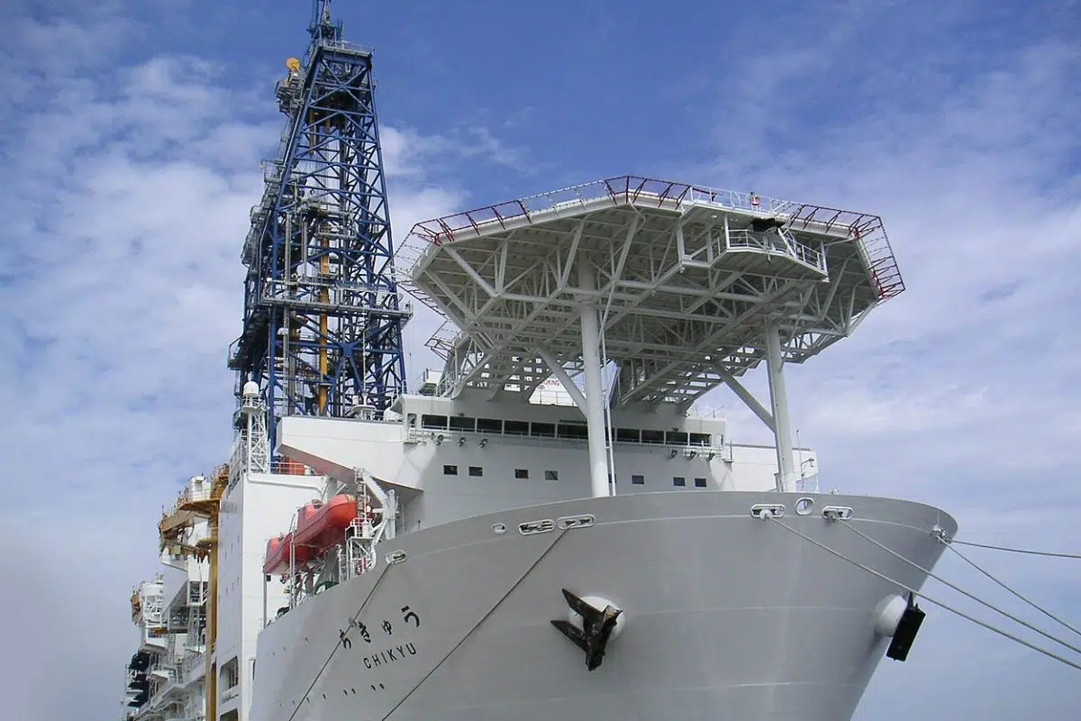 Le Japon va déployer son « bijou technologique » pour tenter un exploit mondial : aller pomper à 6 000 mètres de profondeur les terres rares qui lui font tant défaut