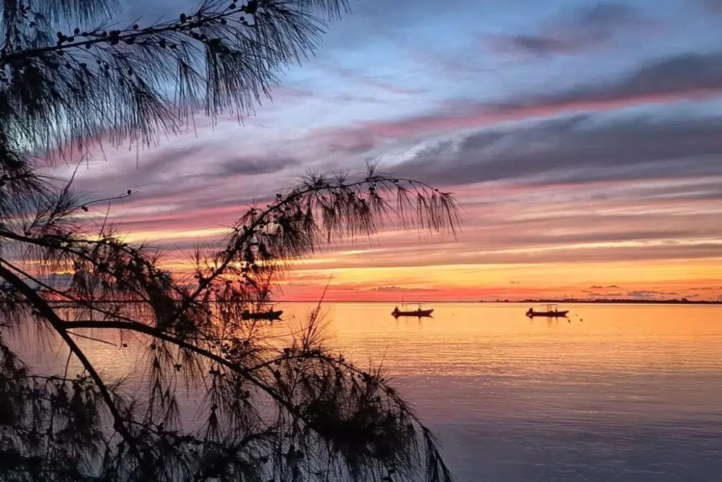 L'auteur de cet article vous affirme avoir vu parmi les plus beaux couchers de soleil de sa vie à Fakarava.