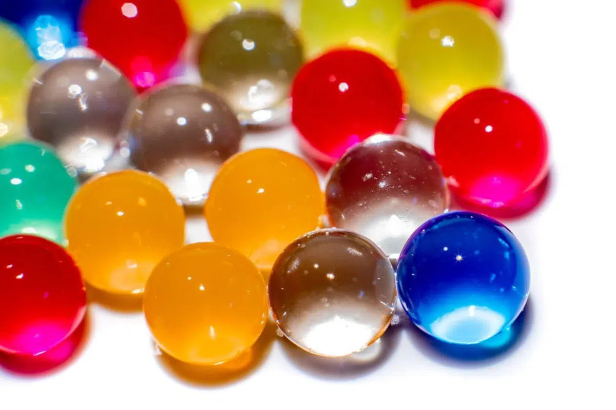 Les Américains croient dur comme fer au potentiel de ce plastique qui se guérit tout seul et qui est recyclable à l'infini