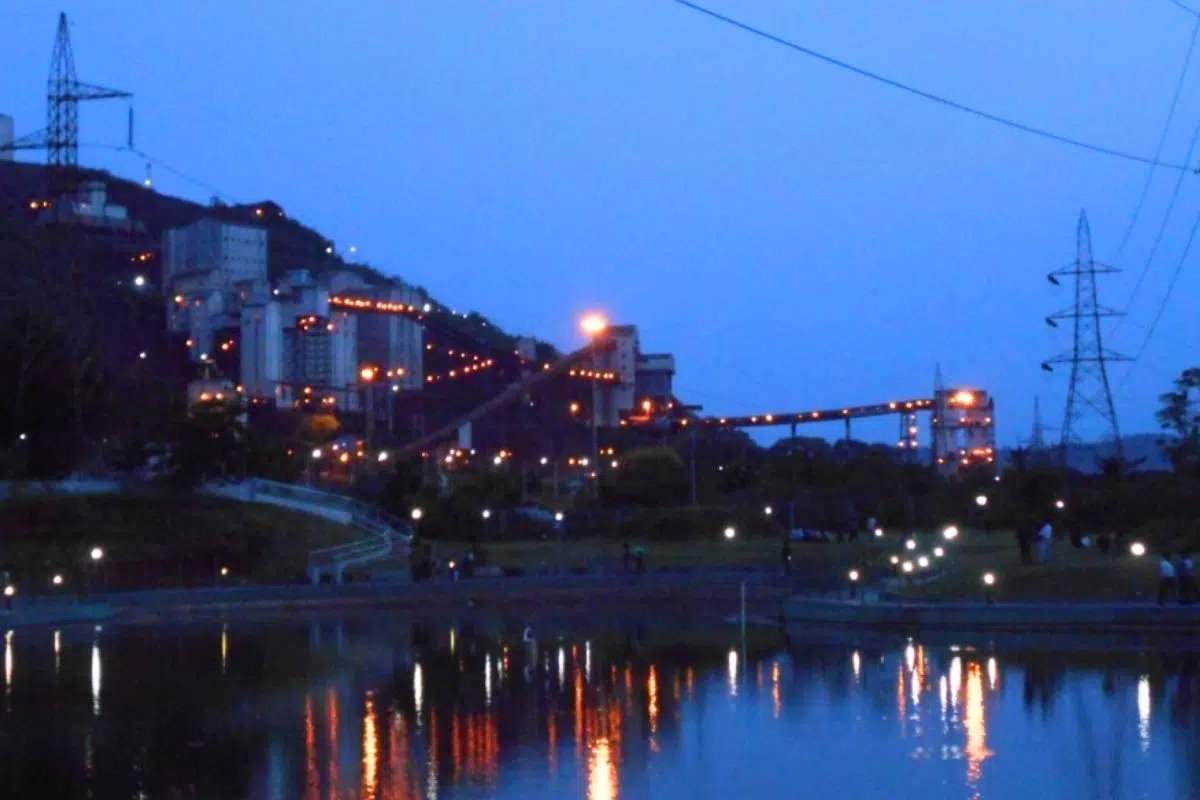 Le gigantesque filon d'or trouvé en Inde pourrait dépasser les 35 milliards d'euros mais cela restera malheureusement une goutte d’eau pour les besoins du pays Le gigantesque filon d'or trouvé en Inde pourrait dépasser les 35 milliards d'euros mais cela restera malheureusement une goutte d’eau pour les besoins du pays