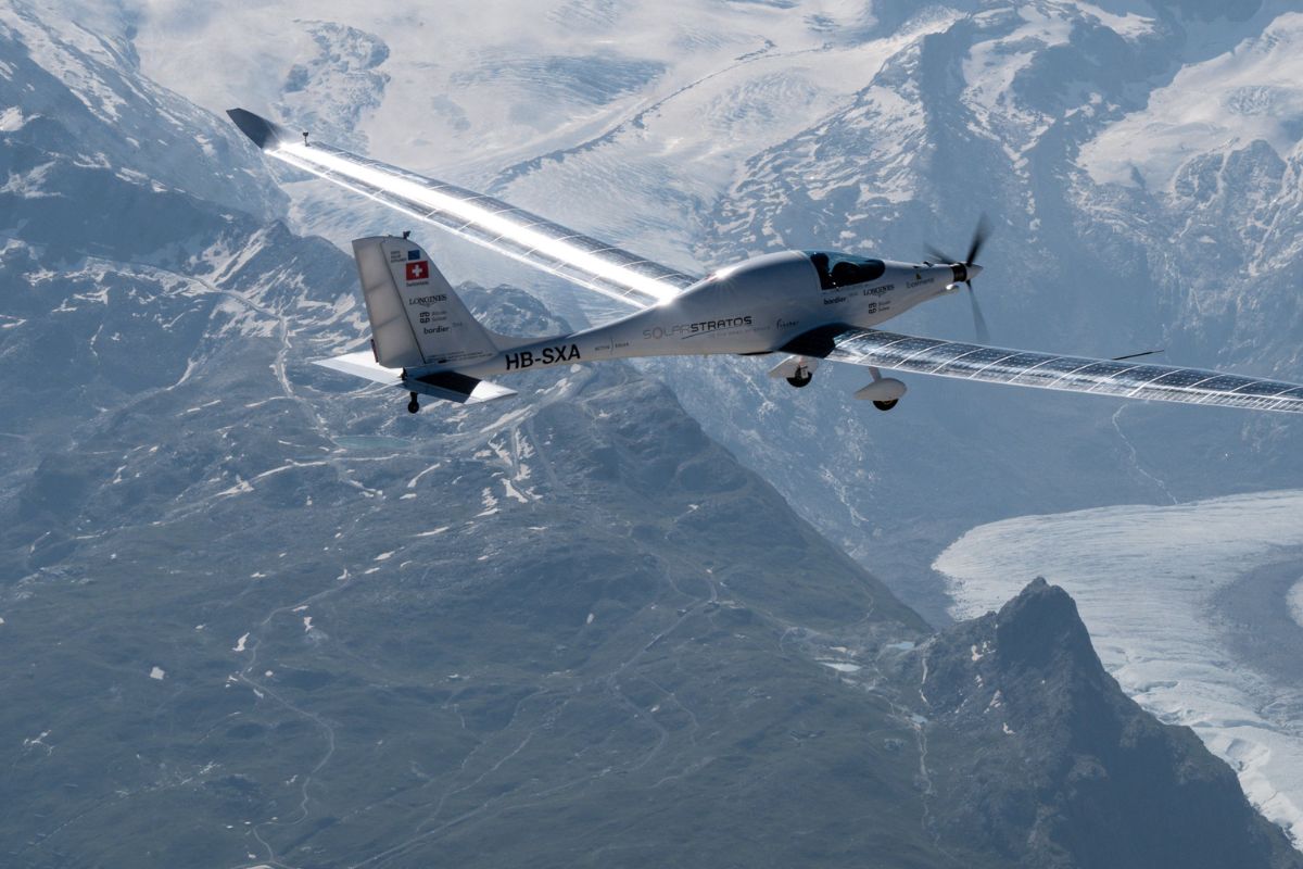 Ce pilote suisse marque l’histoire de l’aviation avec un record : il vient de dépasser les 9 521 mètres d’altitude avec son planeur électrique