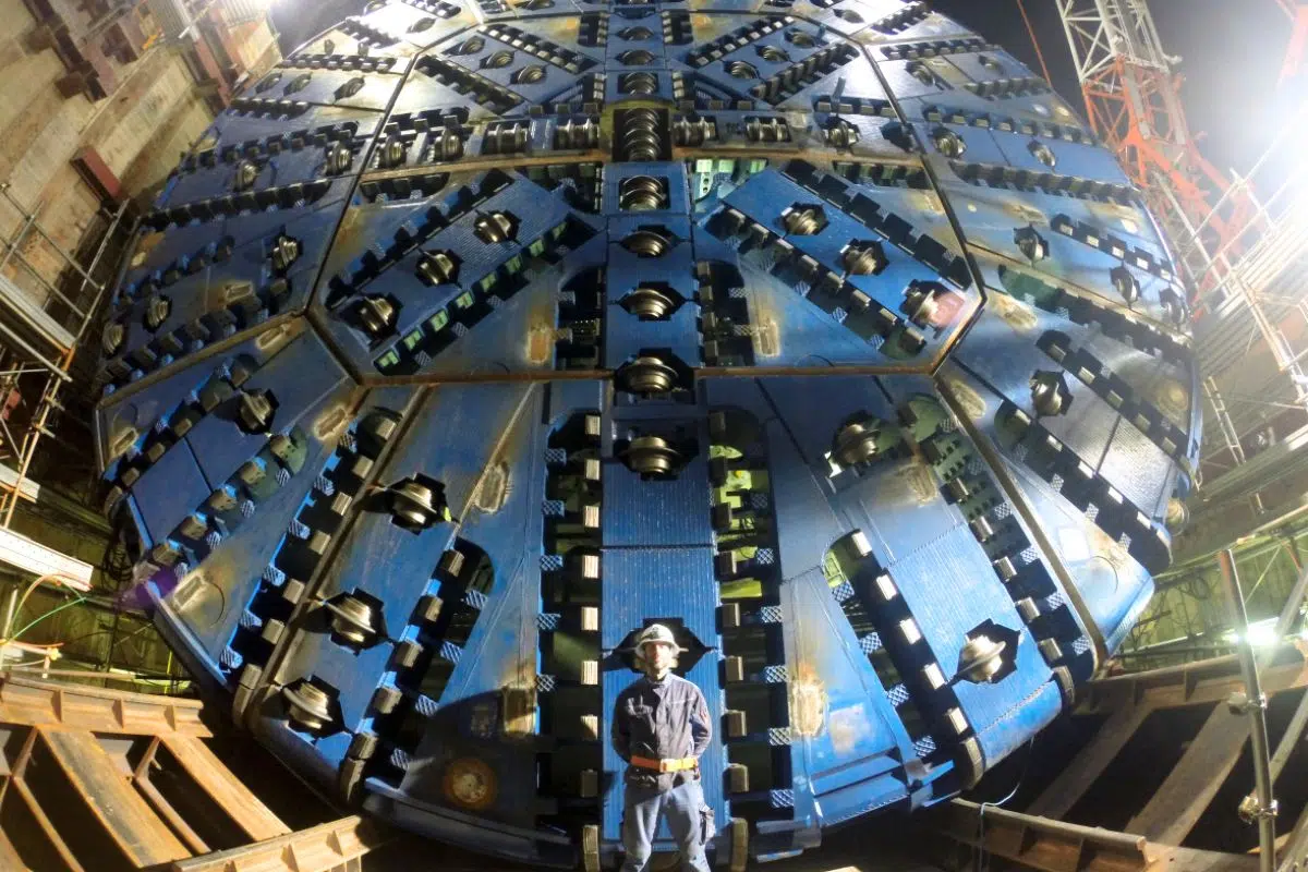 Pour la première fois le Japon fait appel à l'expertise étrangère pour ce type de chantier avec ce monstre de 2400 tonnes destiné à creuser sous Hiroshima Pour la première fois le Japon fait appel à l'expertise étrangère pour ce type de chantier avec ce monstre de 2400 tonnes destiné à creuser sous Hiroshima