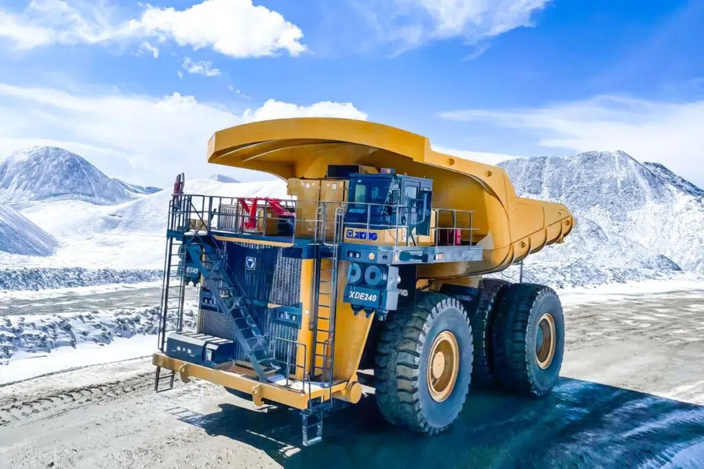 Le XDE240 avec 380 tonnes à charges pleines et un véritable symbole de l'avance prise par la Chine dans le domaine des batteries.