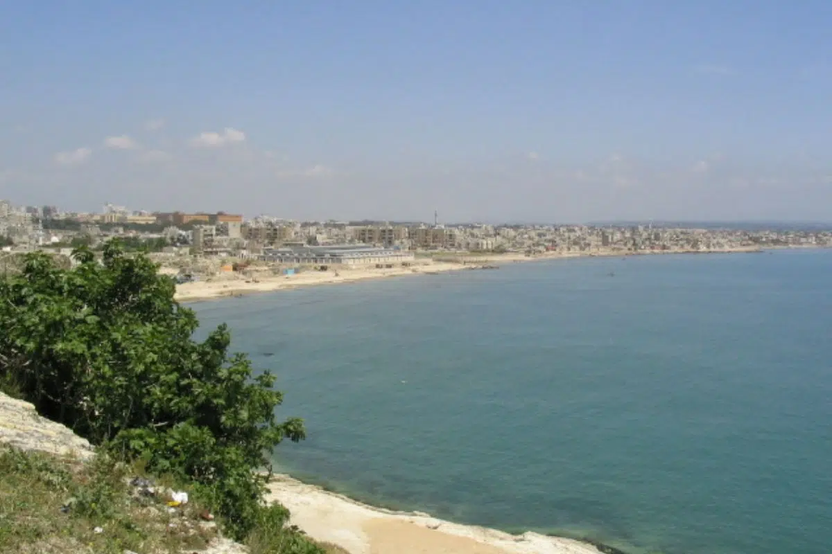 Ce géant français des mers se positionne sur un ancien bastion russe et veut faire de ce port stratégique une porte d'entrée française sur le Moyen-Orient Ce géant français des mers se positionne sur un ancien bastion russe et veut faire de ce port stratégique une porte d'entrée française sur le Moyen-Orient