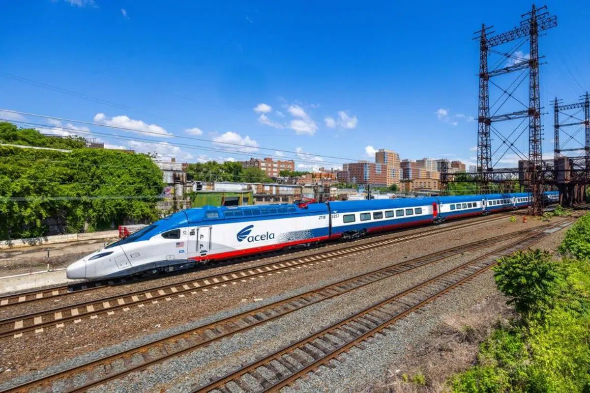 La France envahit les rails américains avec le train le plus rapide jamais proposé aux Etats-Unis pour une vitesse maximale de 260 km/h La France envahit les rails américains avec le train le plus rapide jamais proposé aux Etats-Unis pour une vitesse maximale de 260 km/h