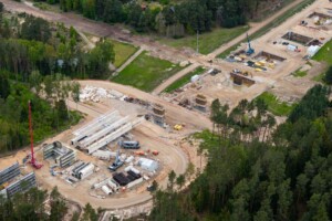 Ce géant français de la construction décroche un contrat de 1,77 milliards d'euros sur le plus grand projet ferroviaire d'Europe : le Rail Baltica