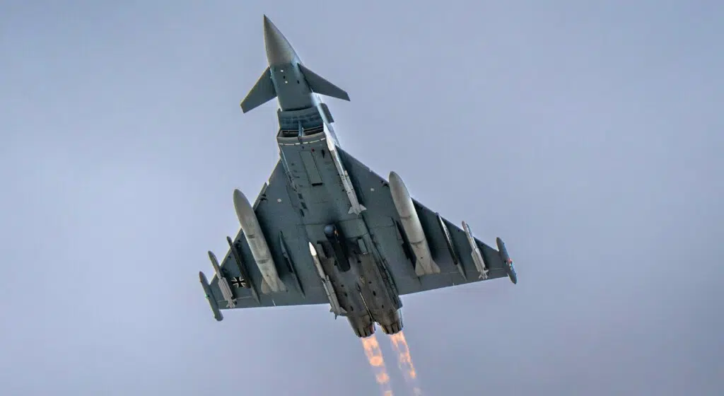 En clair, le Eurofighter évolue  il n’est plus seulement un chasseur multirôle