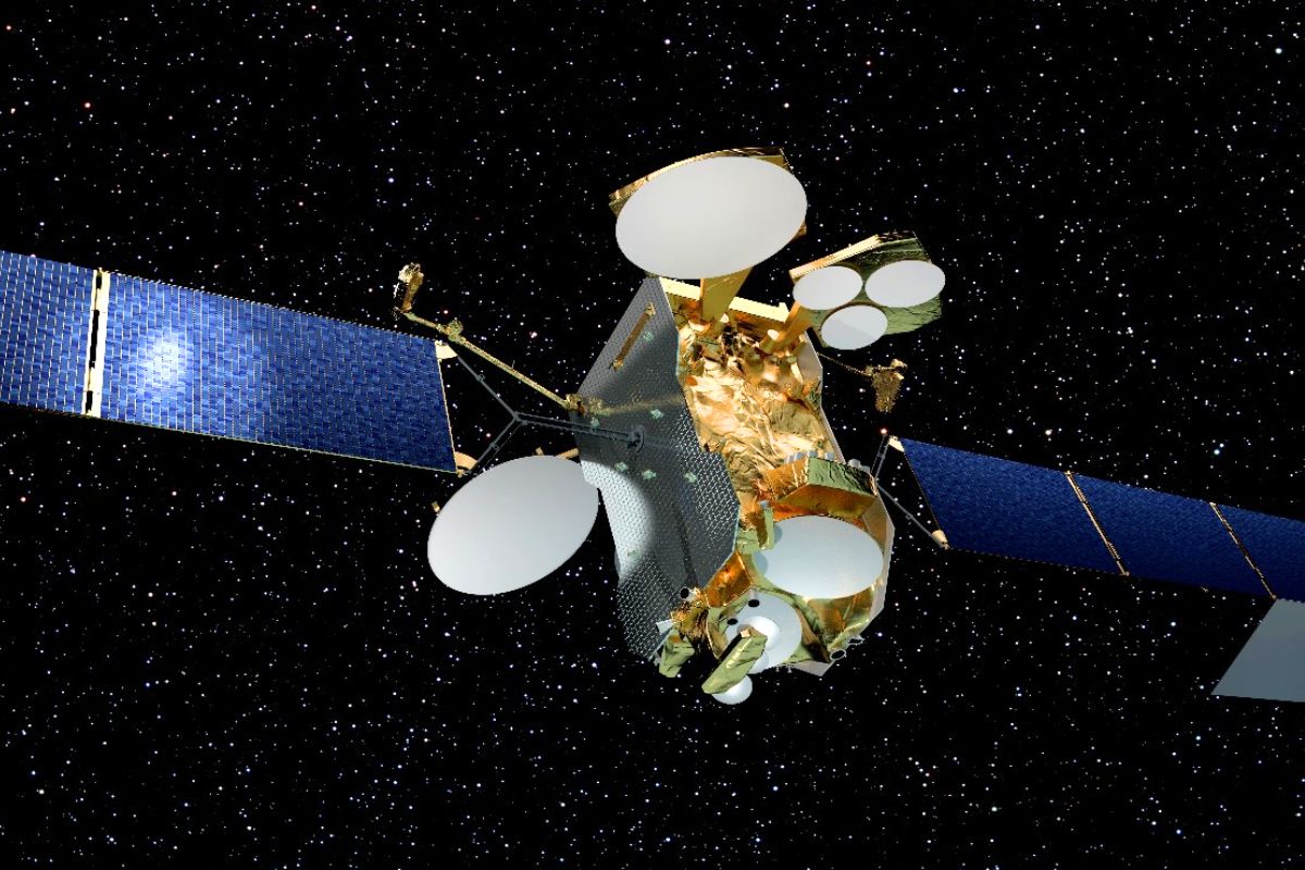 150 millions de personnes de langue arabe peuvent remercier la France qui depuis 10 ans leur permet de regarder leur émission préféré grâce à son réseau satellitaire