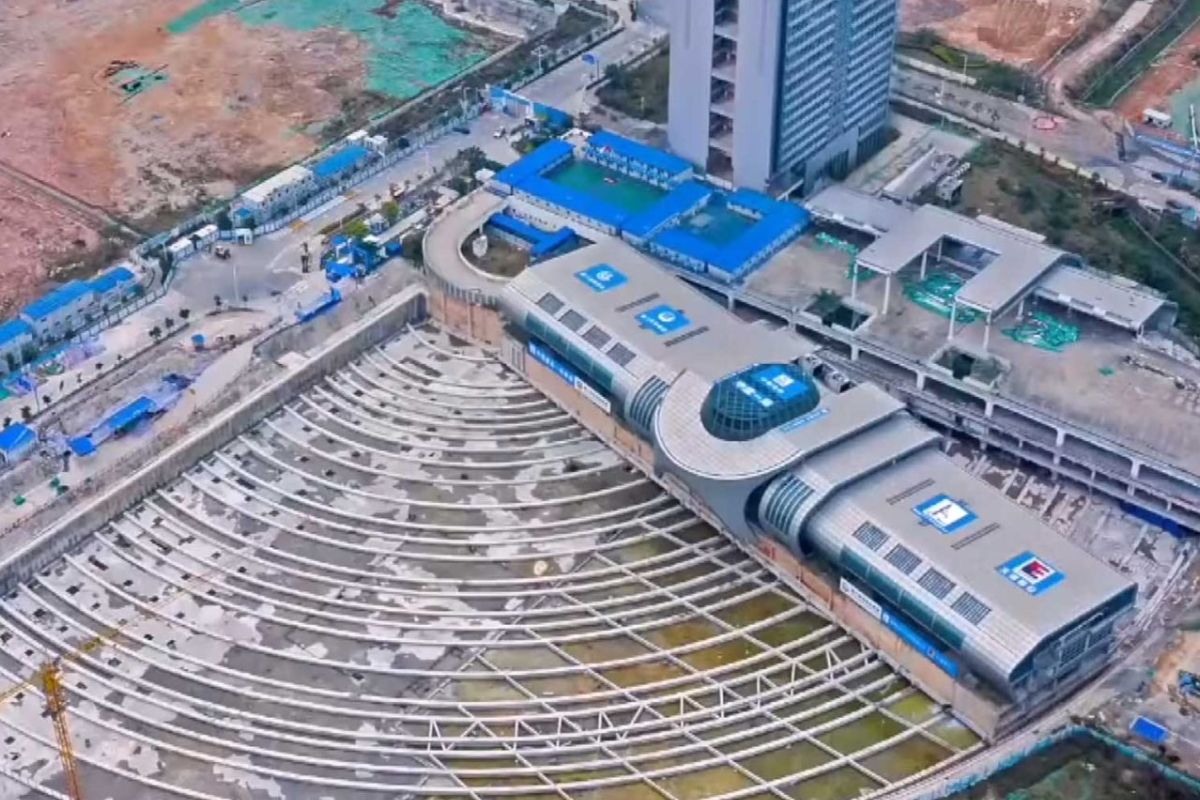 La Chine a établi un record mondial homologué par le Guinness Book en faisant « glisser » un colosse de 30 000 tonnes sur presque 300 mètres