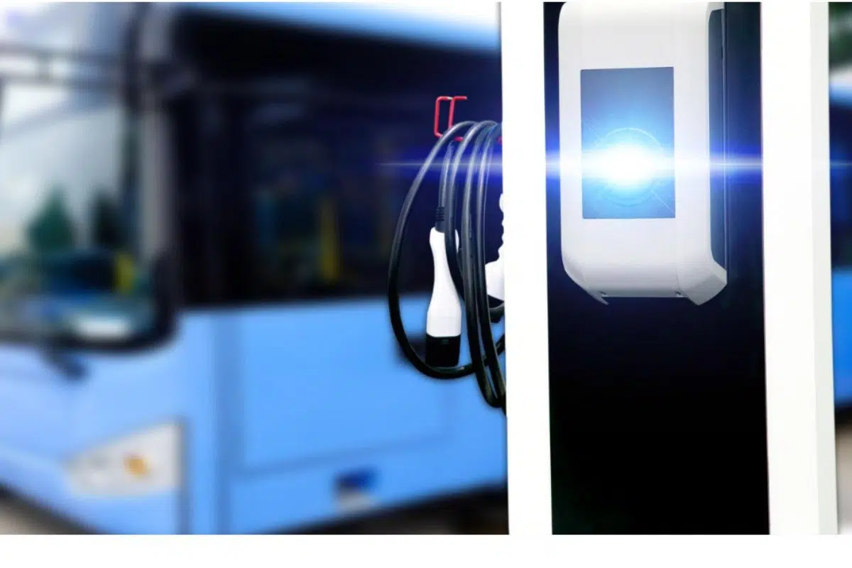 Le phénix français de l’automobile n’en finit plus de surprendre avec une nouvelle grande première mondiale : un compresseur électrique à onduleur intégré Le phénix français de l’automobile n’en finit plus de surprendre avec une nouvelle grande première mondiale : un compresseur électrique à onduleur intégré