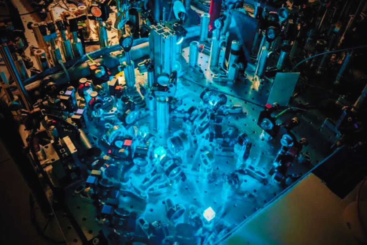 Des chercheurs polonais réalisent l'impossible avec une radio quantique fonctionnant sans électricité ni antenne qui intéresse déjà l’Agence spatiale européenne Des chercheurs polonais réalisent l'impossible avec une radio quantique fonctionnant sans électricité ni antenne qui intéresse déjà l’Agence spatiale européenne