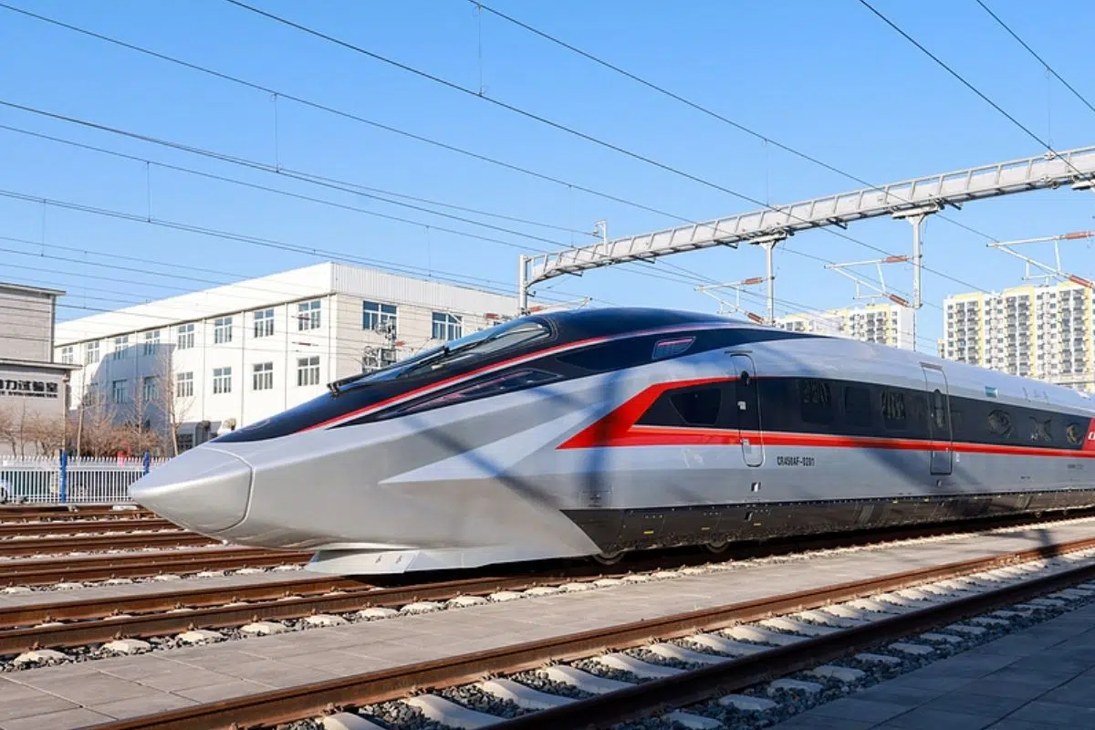 Le CR450 chinois annonce une vitesse de pointe commerciale théorique de 450 km/h.