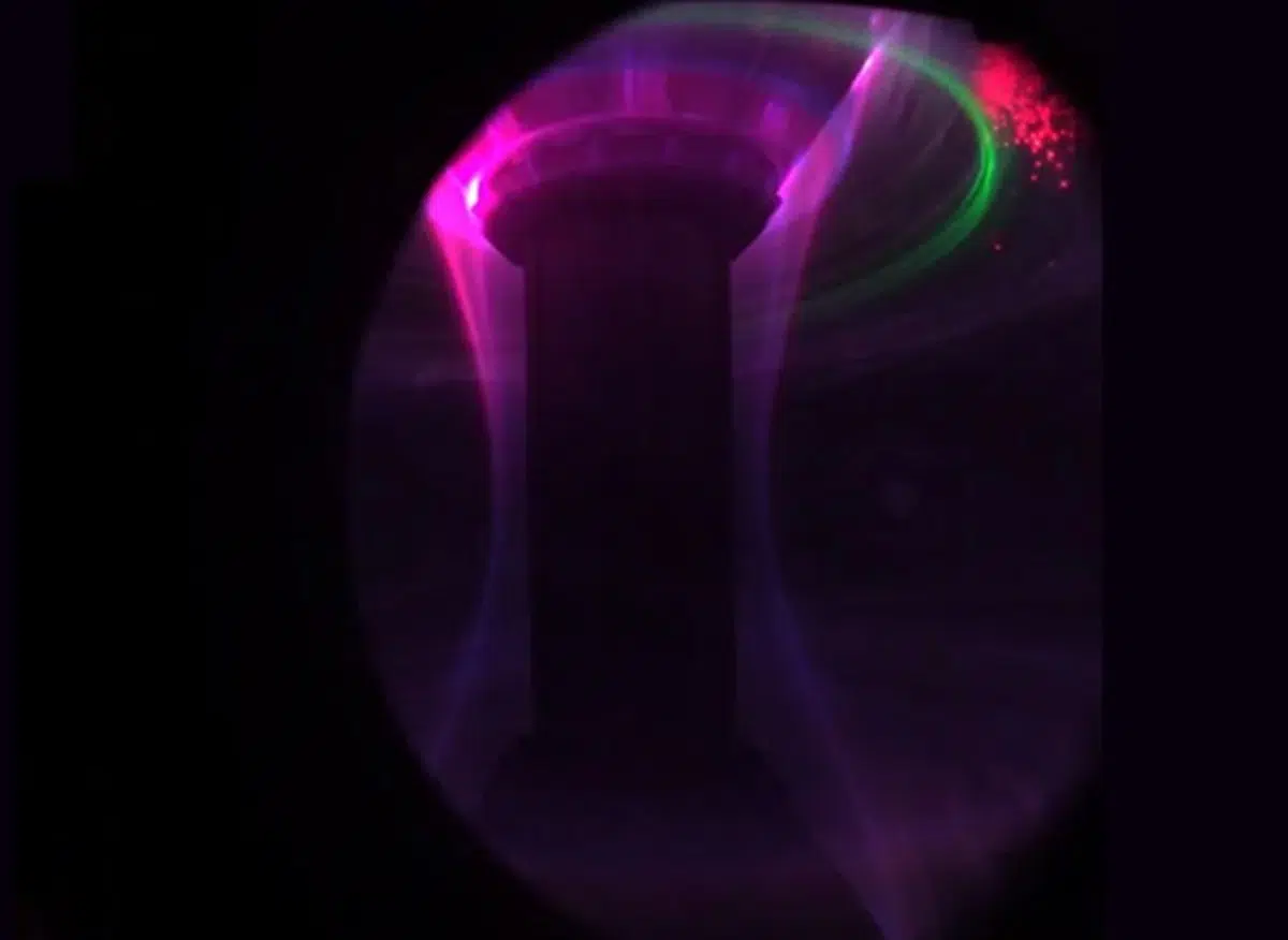 Le Royaume-Uni dévoile la première vidéo de l'histoire de l'intérieur d'un réacteur à fusion nucléaire avec un plasma à 20 millions de degrés Le Royaume-Uni dévoile la première vidéo de l'histoire de l'intérieur d'un réacteur à fusion nucléaire avec un plasma à 20 millions de degrés